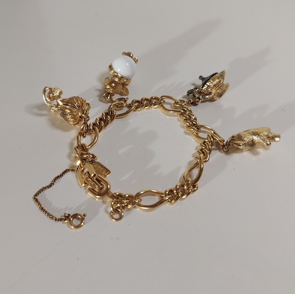 MONET Signed Gold Toned Four Dangle Removable Playful Charm Statement Bracelet - Picture 2 of 16